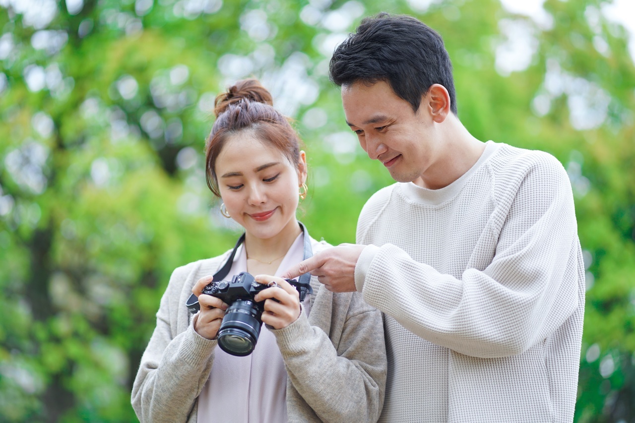 恋人期間（真剣交際）で共通の趣味を楽しむ30代カップル