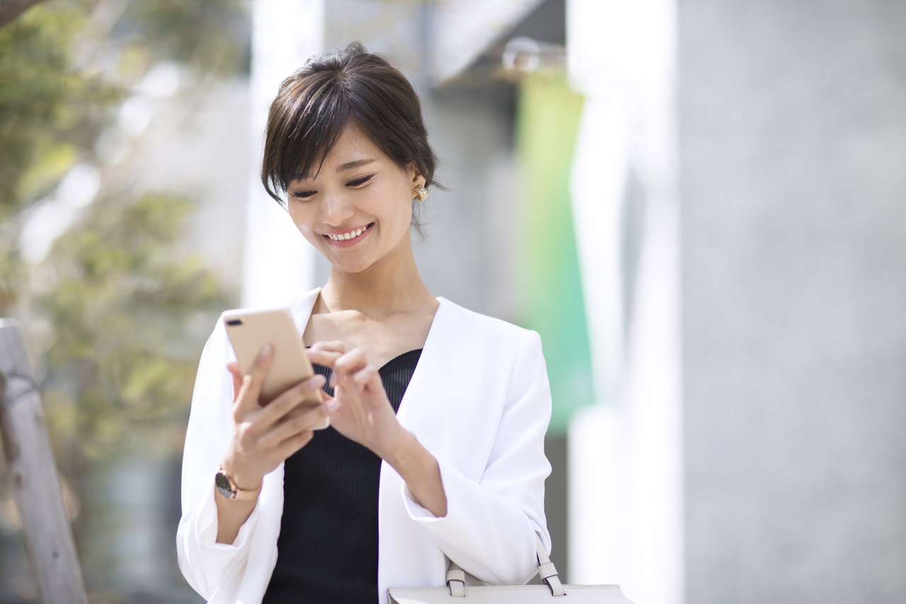 30代女性のお見合い服装の正解（ノーカラージャケット）