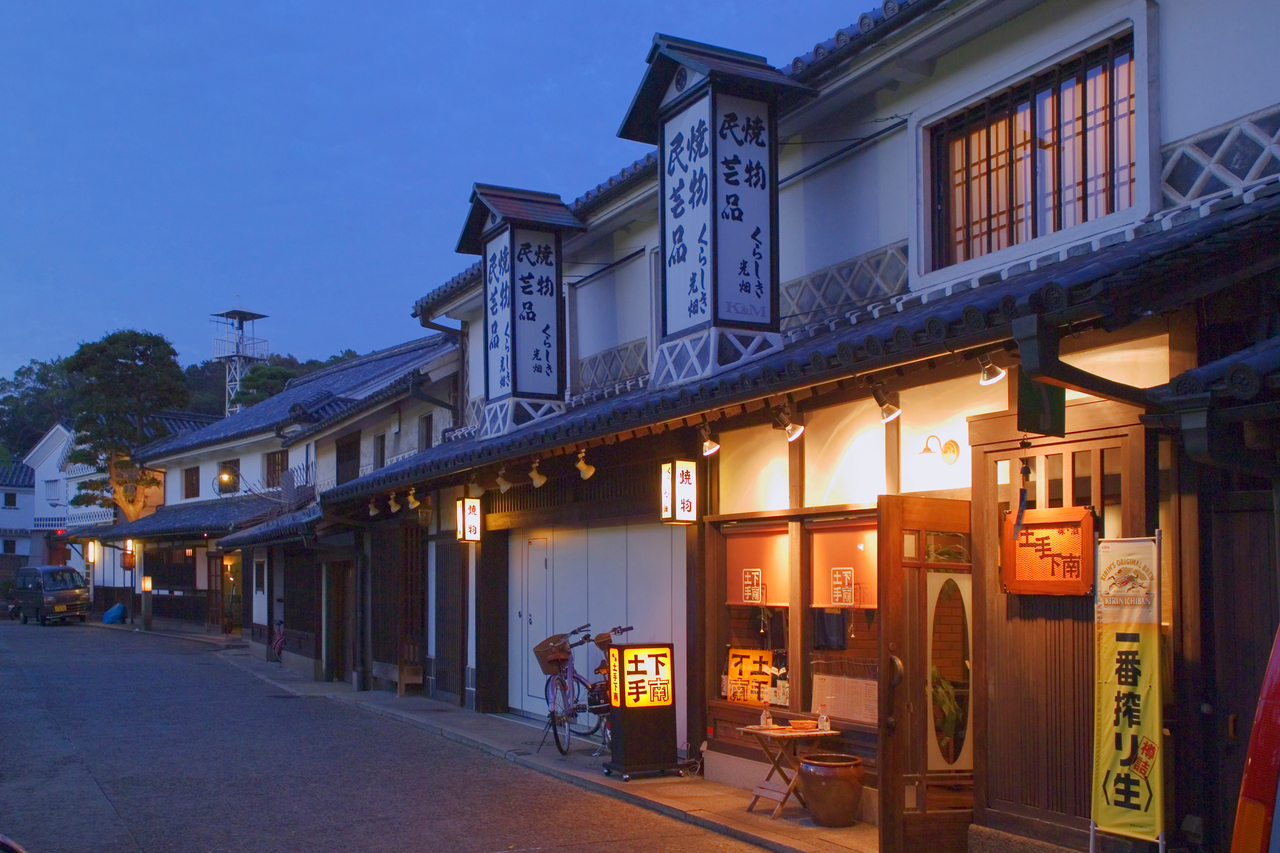 川越のライトアップされた蔵造りの町並みでロマンチックな婚活デート