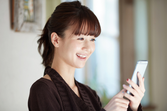 20代女性のお見合い正解コーデ例（ネイビーワンピ）